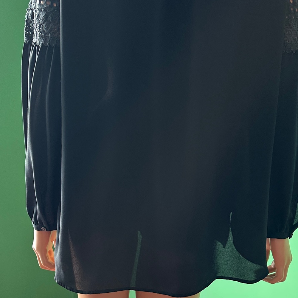 🖤🖤EUC LOFT Elegant Black Blouse with Lace Accents🖤🖤 - Picture 6 of 9